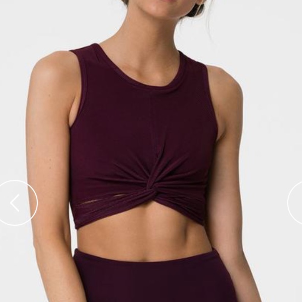 NWT Onzie ribbed front twist crop. Size SM
